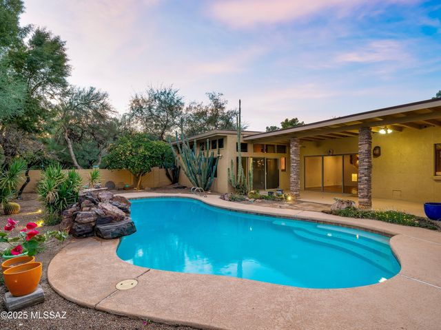 565 W Golf View Drive, Oro Valley, AZ 85737