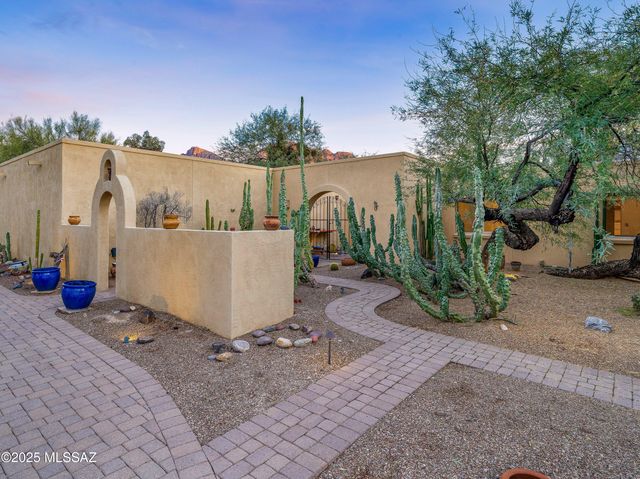 565 W Golf View Drive, Oro Valley, AZ 85737