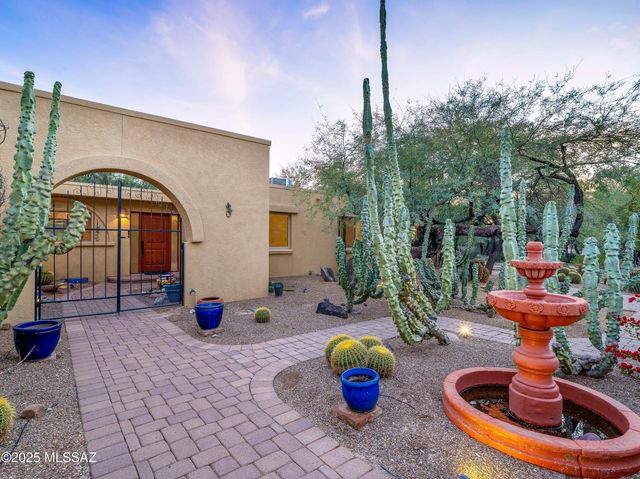 565 W Golf View Drive, Oro Valley, AZ 85737