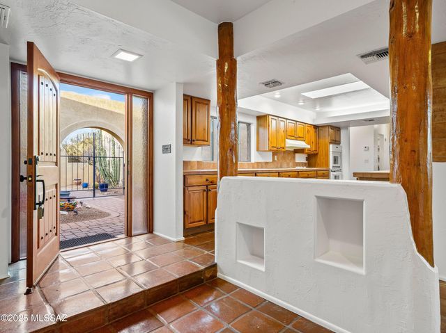 565 W Golf View Drive, Oro Valley, AZ 85737