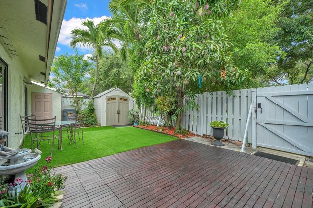 8850 Ranta Court D, Boynton Beach, FL 33436