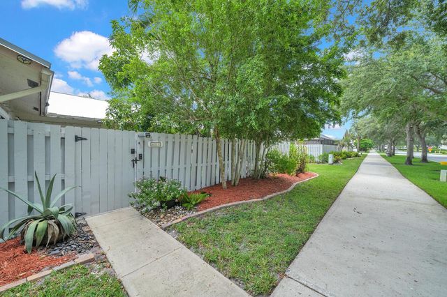 8850 Ranta Court D, Boynton Beach, FL 33436