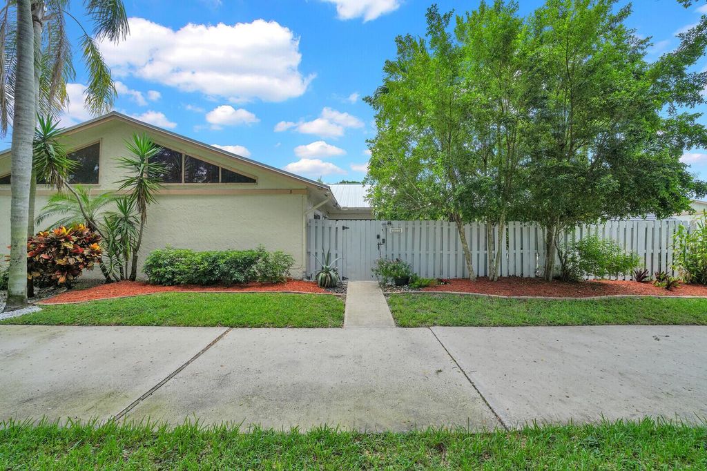 8850 Ranta Court D, Boynton Beach, FL 33436