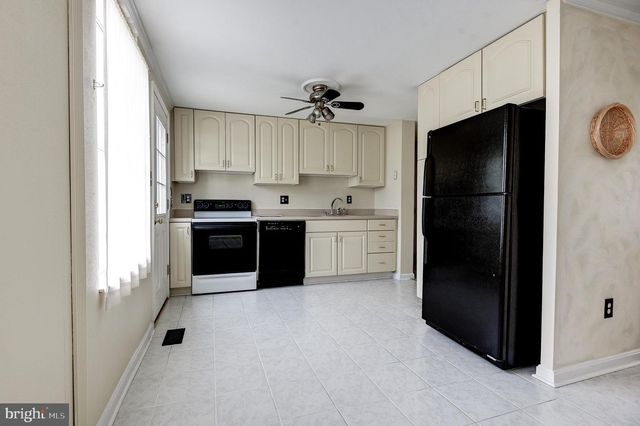 110 N GARFIELD RD, Sterling, VA 20164