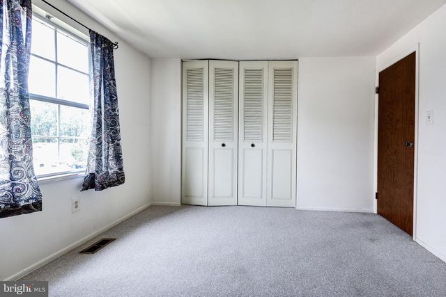 110 N GARFIELD RD, Sterling, VA 20164