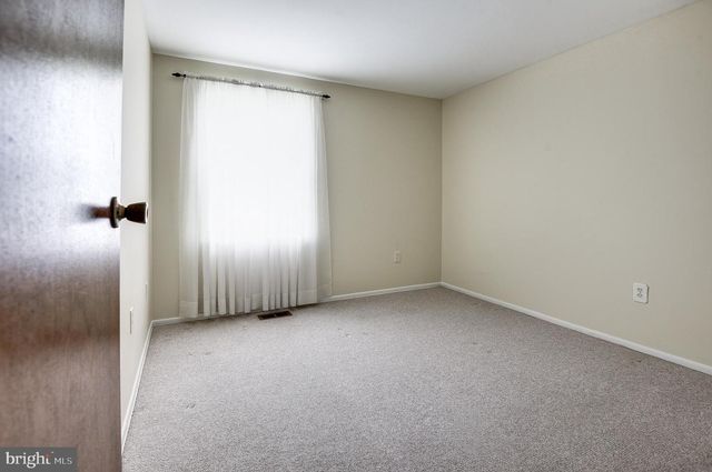 110 N GARFIELD RD, Sterling, VA 20164