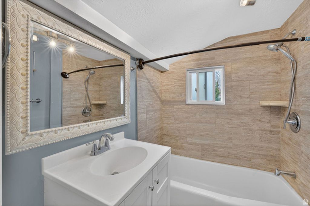 Image 12 of property listing at 736 S 300 W, Lehi, UT 84043