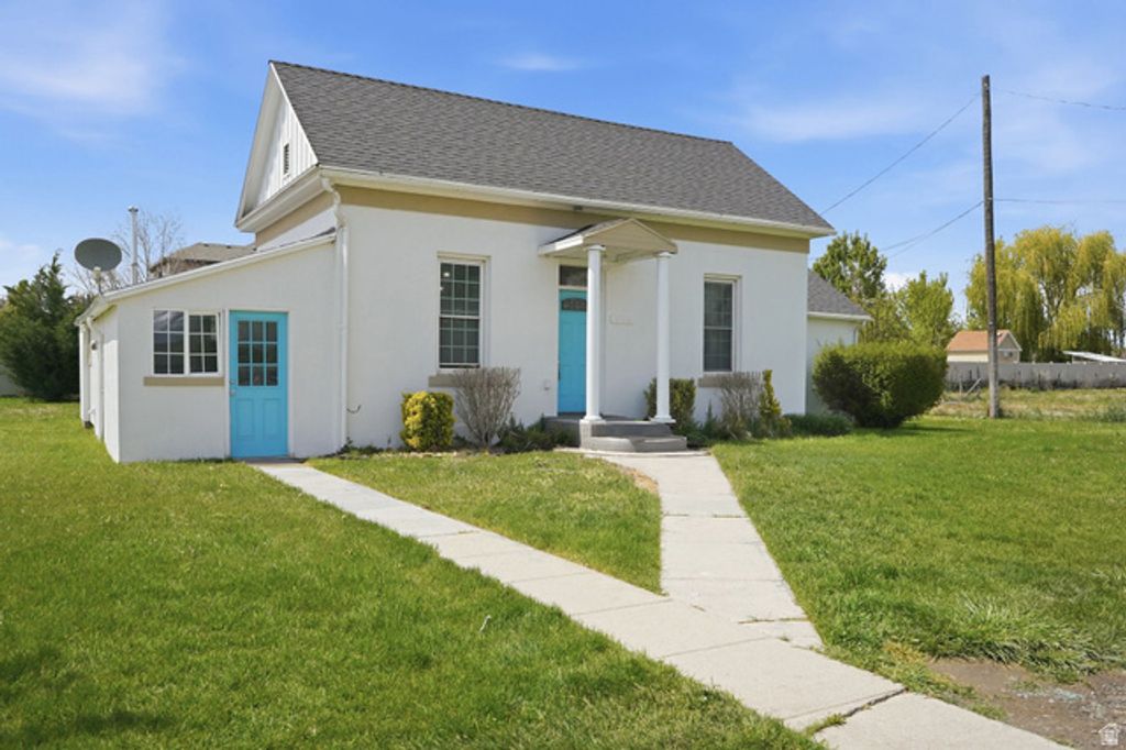 Image 3 of property listing at 736 S 300 W, Lehi, UT 84043