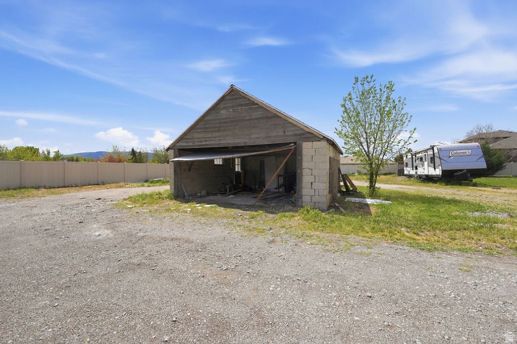 Image 23 of property listing at 736 S 300 W, Lehi, UT 84043