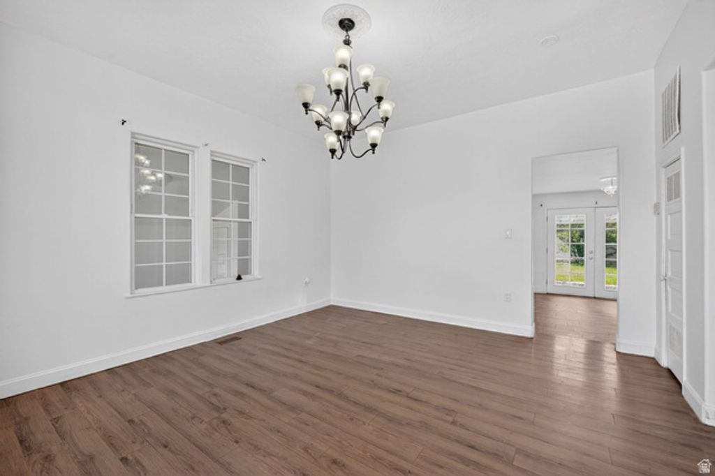 Image 5 of property listing at 736 S 300 W, Lehi, UT 84043