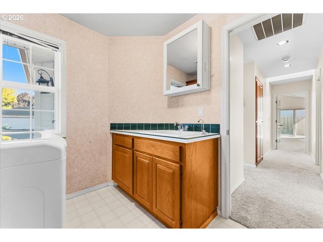 16677 Sw JORDAN Way, Portland, OR 97224