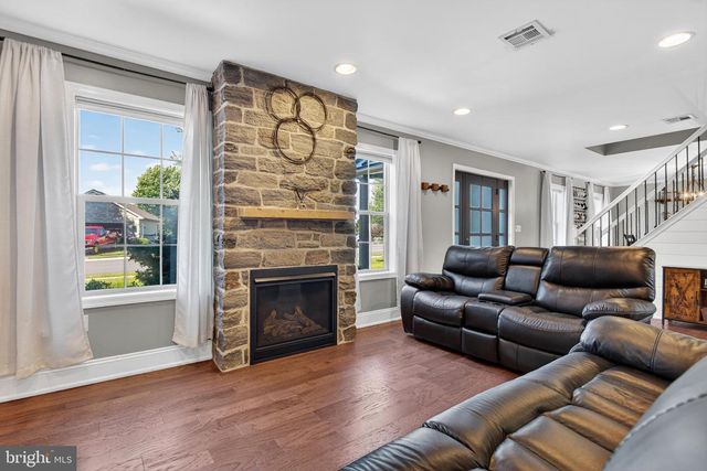 515 HIGH POINT DR, Denver, PA 17517