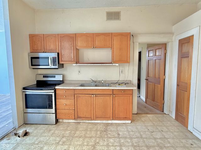 263 S Carthage Road, Charlottesville, IN 46117