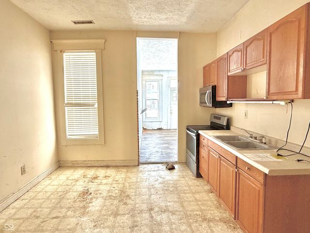 263 S Carthage Road, Charlottesville, IN 46117