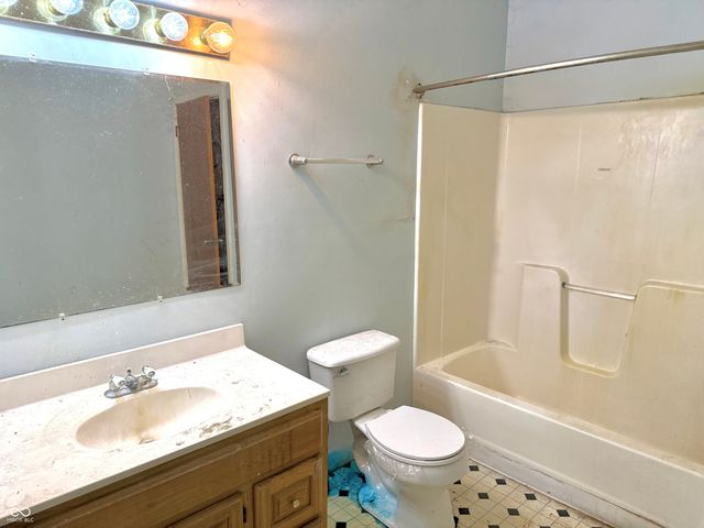 263 S Carthage Road, Charlottesville, IN 46117