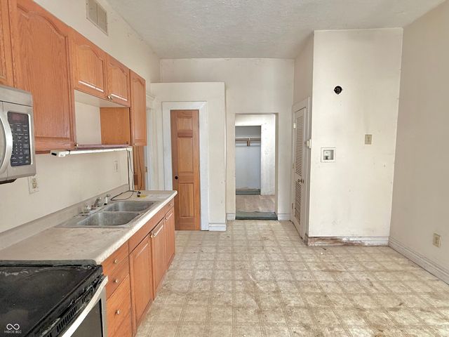 263 S Carthage Road, Charlottesville, IN 46117