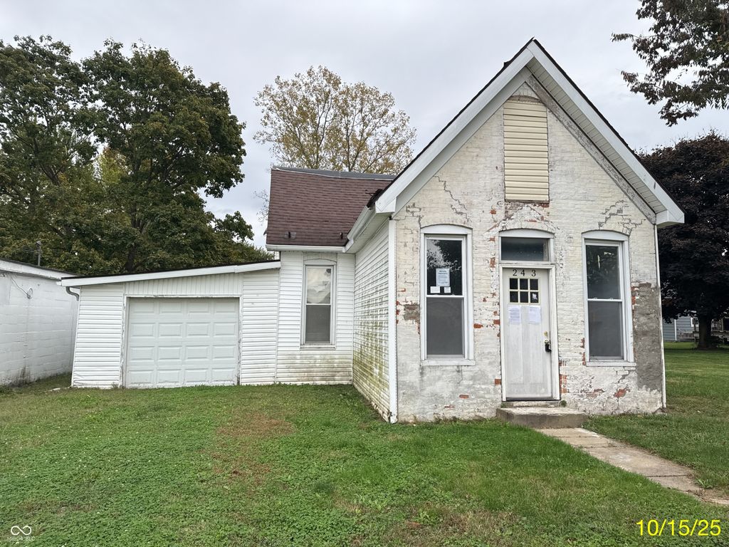 263 S Carthage Road, Charlottesville, IN 46117