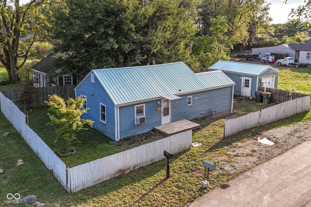 2401 W 27th Street, Anderson, IN 46016