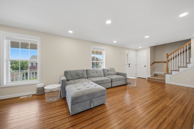 160 Heathrow Avenue, Manchester, NH 03104