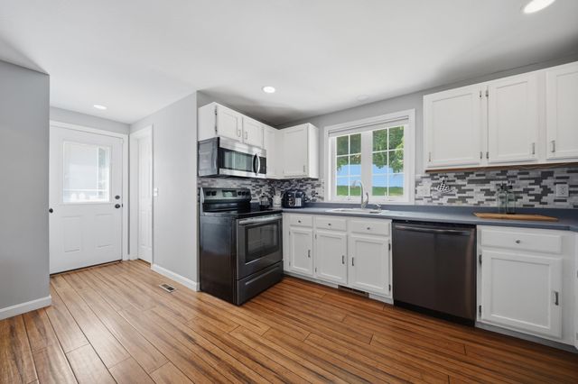 160 Heathrow Avenue, Manchester, NH 03104