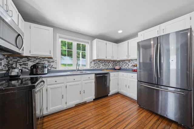 160 Heathrow Avenue, Manchester, NH 03104
