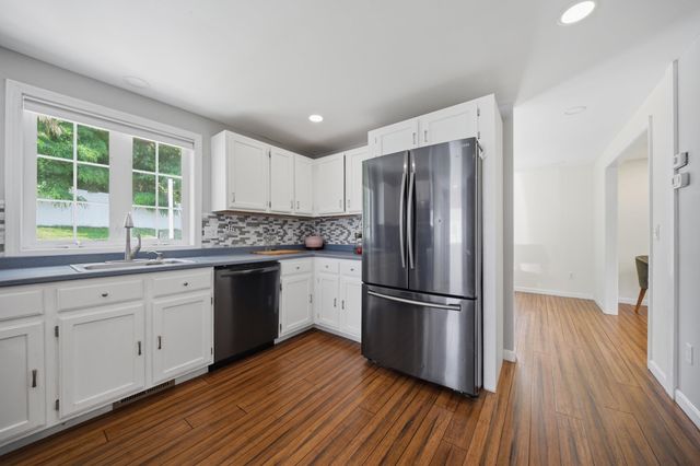 160 Heathrow Avenue, Manchester, NH 03104