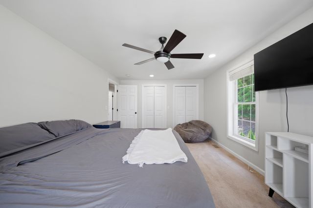160 Heathrow Avenue, Manchester, NH 03104