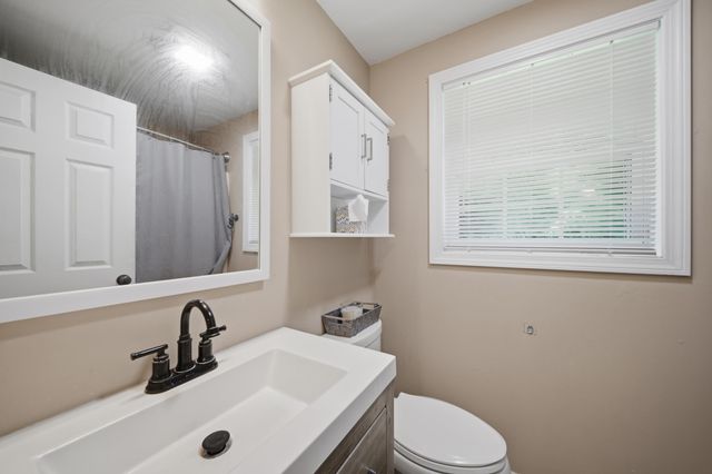 160 Heathrow Avenue, Manchester, NH 03104