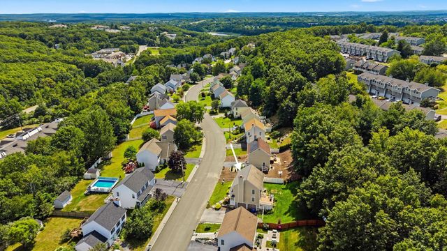 160 Heathrow Avenue, Manchester, NH 03104