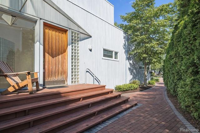 3217 Interlaken Street, West Bloomfield, MI 48323