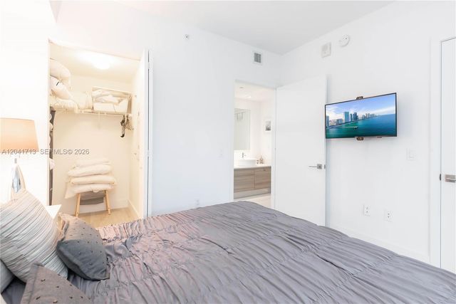 121 NE 34th Street 814, Miami, FL 33137