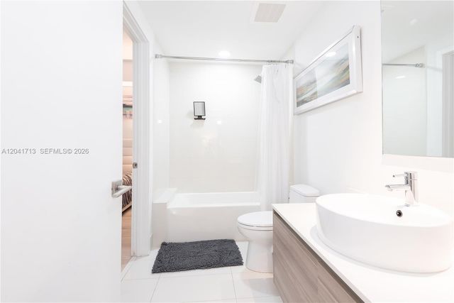 121 NE 34th Street 814, Miami, FL 33137