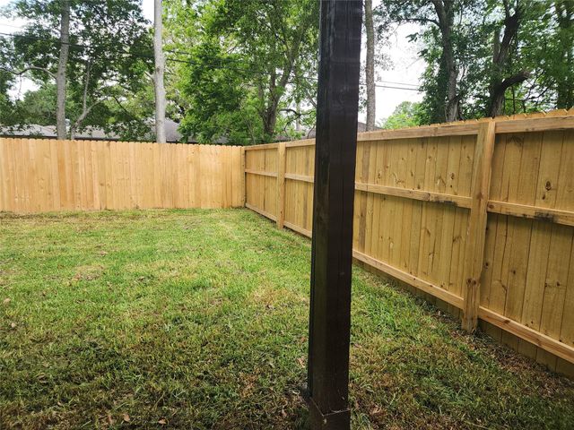 2651 Beaumont Avenue B, Liberty, TX 77575