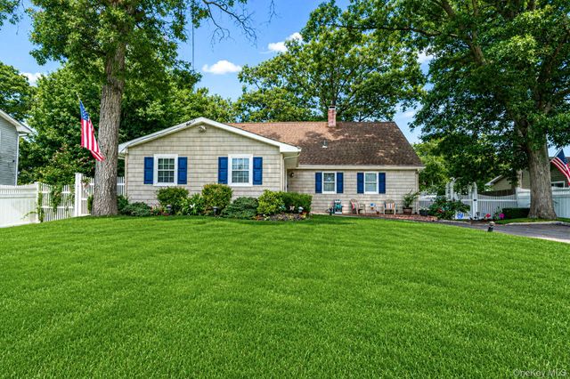 1A Richard Place, Ronkonkoma, NY 11779
