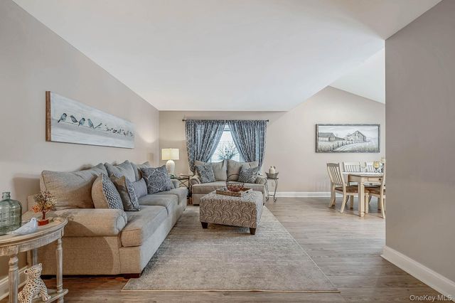 1A Richard Place, Ronkonkoma, NY 11779