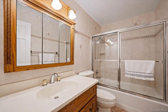 1A Richard Place, Ronkonkoma, NY 11779