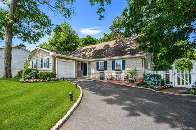 1A Richard Place, Ronkonkoma, NY 11779