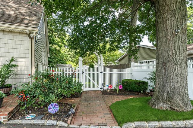 1A Richard Place, Ronkonkoma, NY 11779