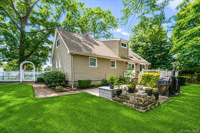 1A Richard Place, Ronkonkoma, NY 11779