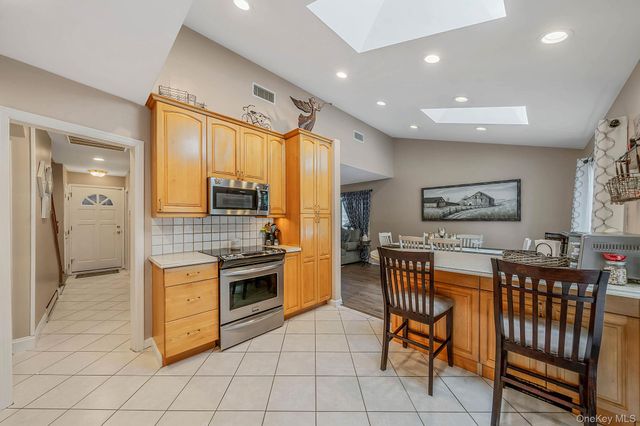 1A Richard Place, Ronkonkoma, NY 11779