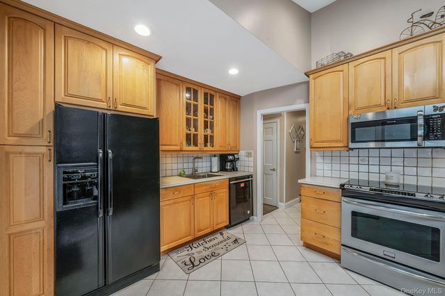 1A Richard Place, Ronkonkoma, NY 11779