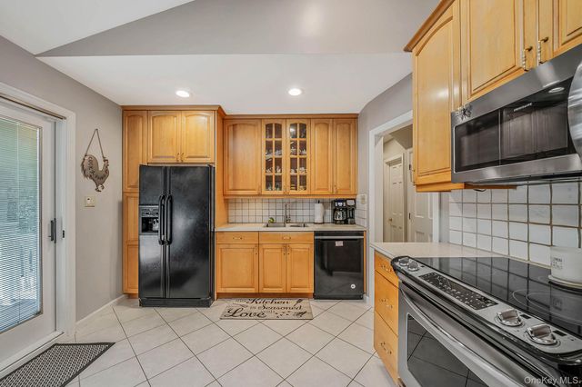 1A Richard Place, Ronkonkoma, NY 11779