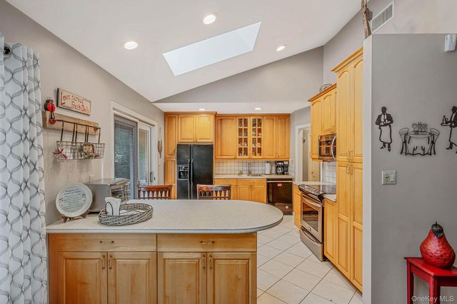 1A Richard Place, Ronkonkoma, NY 11779