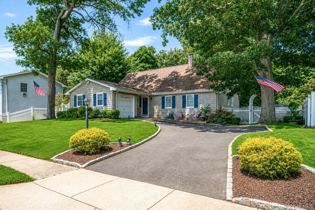 1A Richard Place, Ronkonkoma, NY 11779