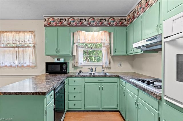 5924 Timberwood Trail, Kernersville, NC 27284
