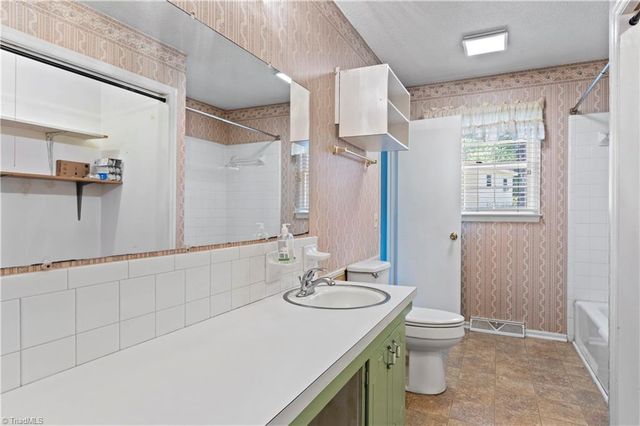 5924 Timberwood Trail, Kernersville, NC 27284