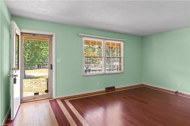 5924 Timberwood Trail, Kernersville, NC 27284