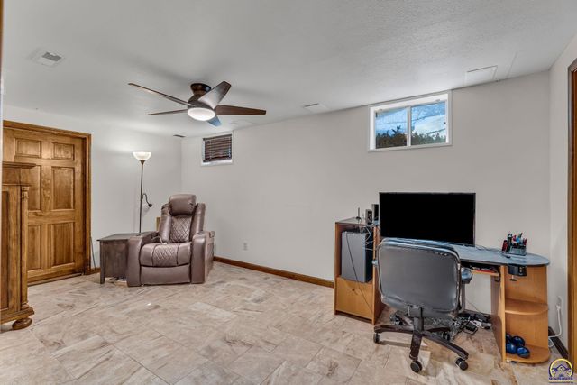 6250 SW 21st Ter, Topeka, KS 66610