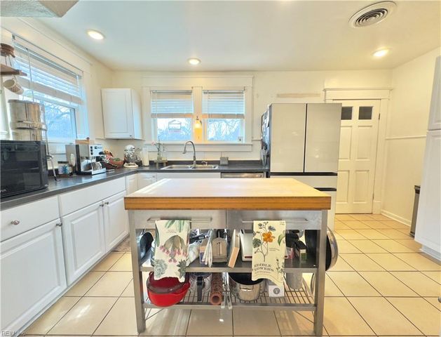 16 Dahlgren AVE, Portsmouth, VA 23702