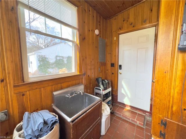 16 Dahlgren AVE, Portsmouth, VA 23702